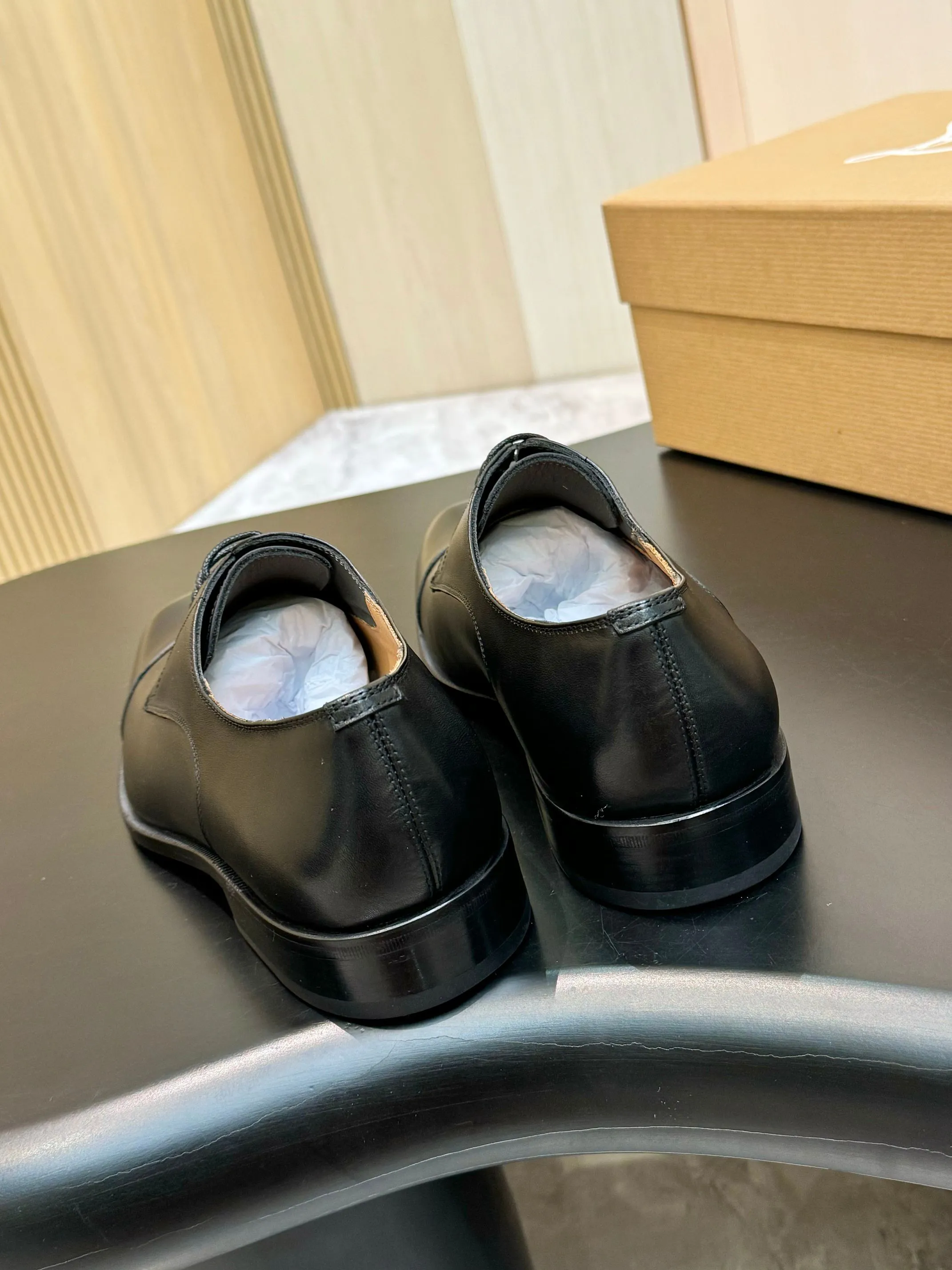 [CL red sole shoes] Top P: 1020💰 Size 39-44 (⚠️38.45.46.47 custom-made, non-returnable and non-exchangeable) 🆑High-end men's business formal leather shoes, original authentic top quality goods ••✅💯 Top original order purchasing agent! Original imported patterned cowhide ➕Imported cowhide lining ➕Cowhide feet ➕Original leather outsole~🉑️Feel free to compare the authentic ones!